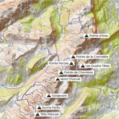 Carte des Aravis avec des sommets nommés comme la Pointe d'Areu, la Pointe de la Carmélite et le Mont Charvet.
