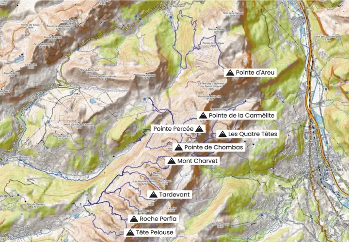 Carte des Aravis avec des sommets nommés comme la Pointe d'Areu, la Pointe de la Carmélite et le Mont Charvet.