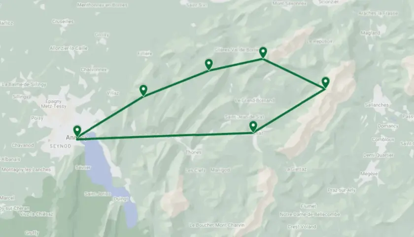 Carte d'une randonnée dans les Aravis, passant par Annecy, Le Grand-Bornand et Megève.