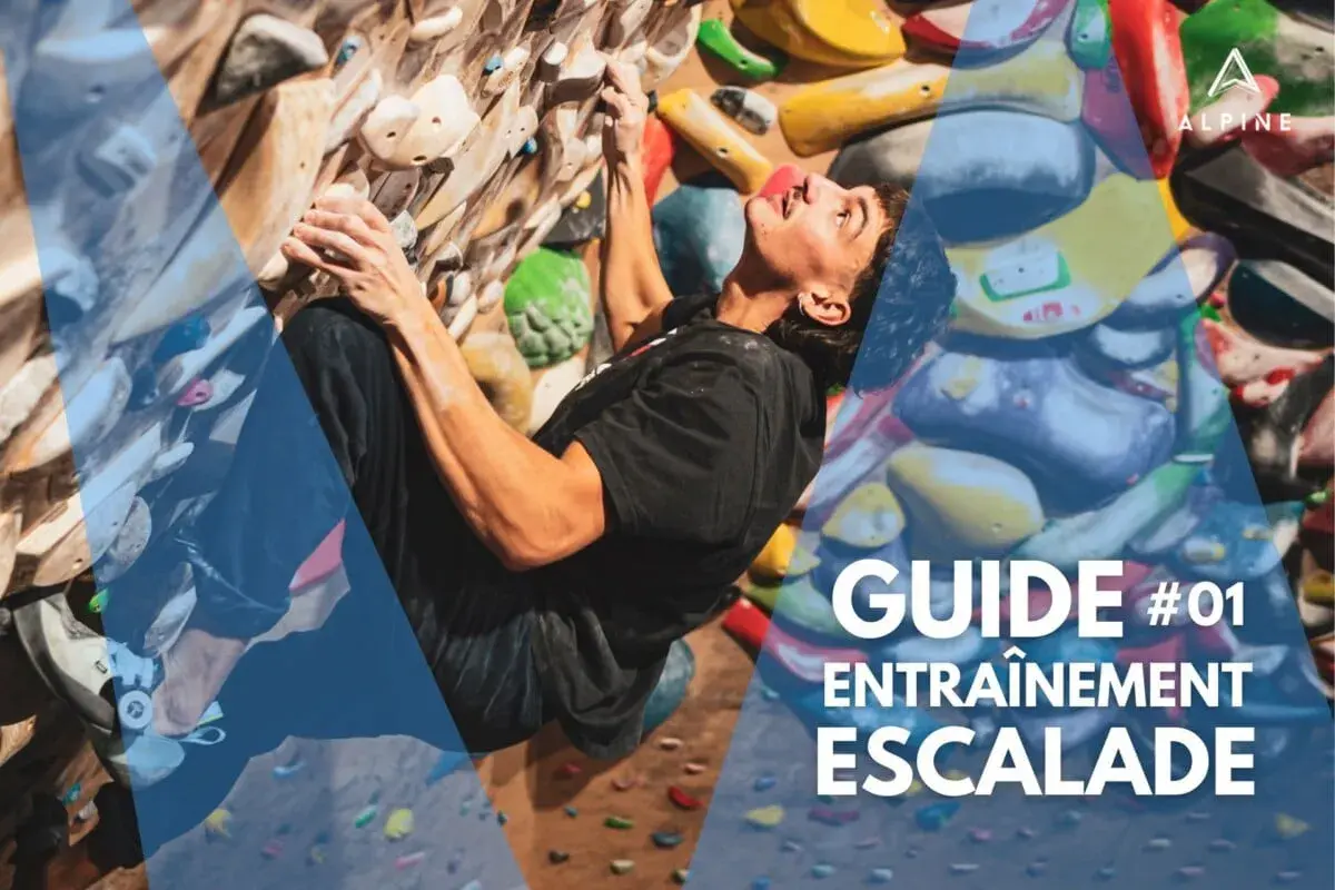 Une femme en pleine escalade sur un mur coloré. Ce guide #01 sur l'entraînement escalade est parfait pour les passionnés.