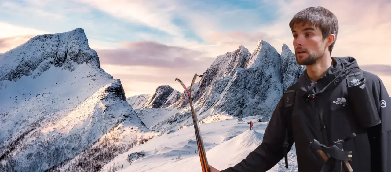 Benjamin Védrines, skieur, se tient prêt à dévaler des montagnes enneigées sous un ciel crépusculaire.