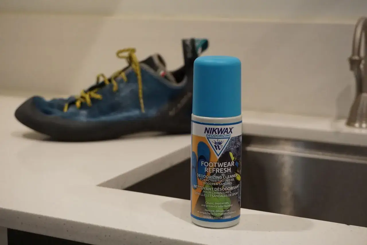 Un chausson qui pue a besoin d'un coup de frais ! Ce produit Nikwax est là pour nettoyer et désodoriser vos chaussures de sport.